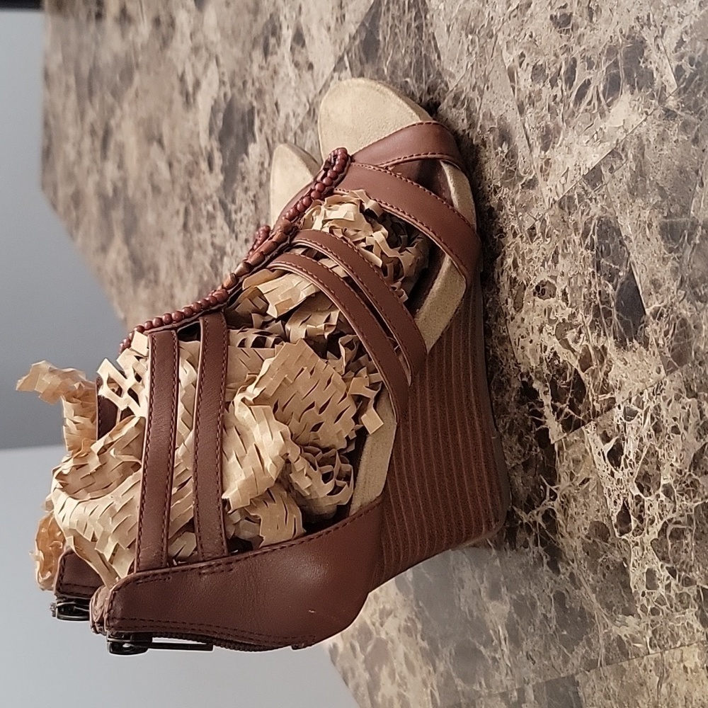 KENNETH Cole Reaction Woman's Leather Wedge Sandal 7M - Picture 9 of 10